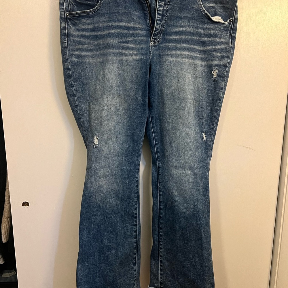 BKE Women's bootcut  Leg Jeans in Distressed Blue